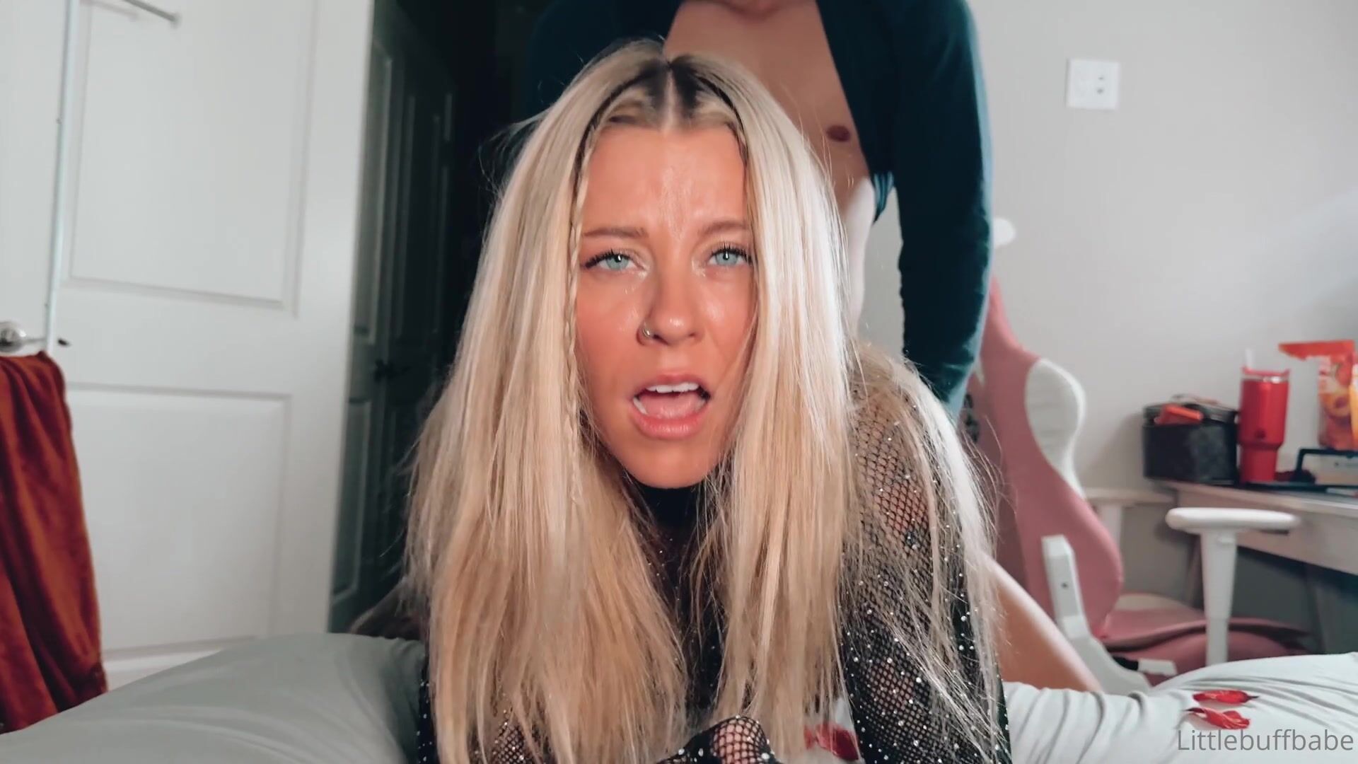 Littlebuffbabe Gets Banged On The Bed